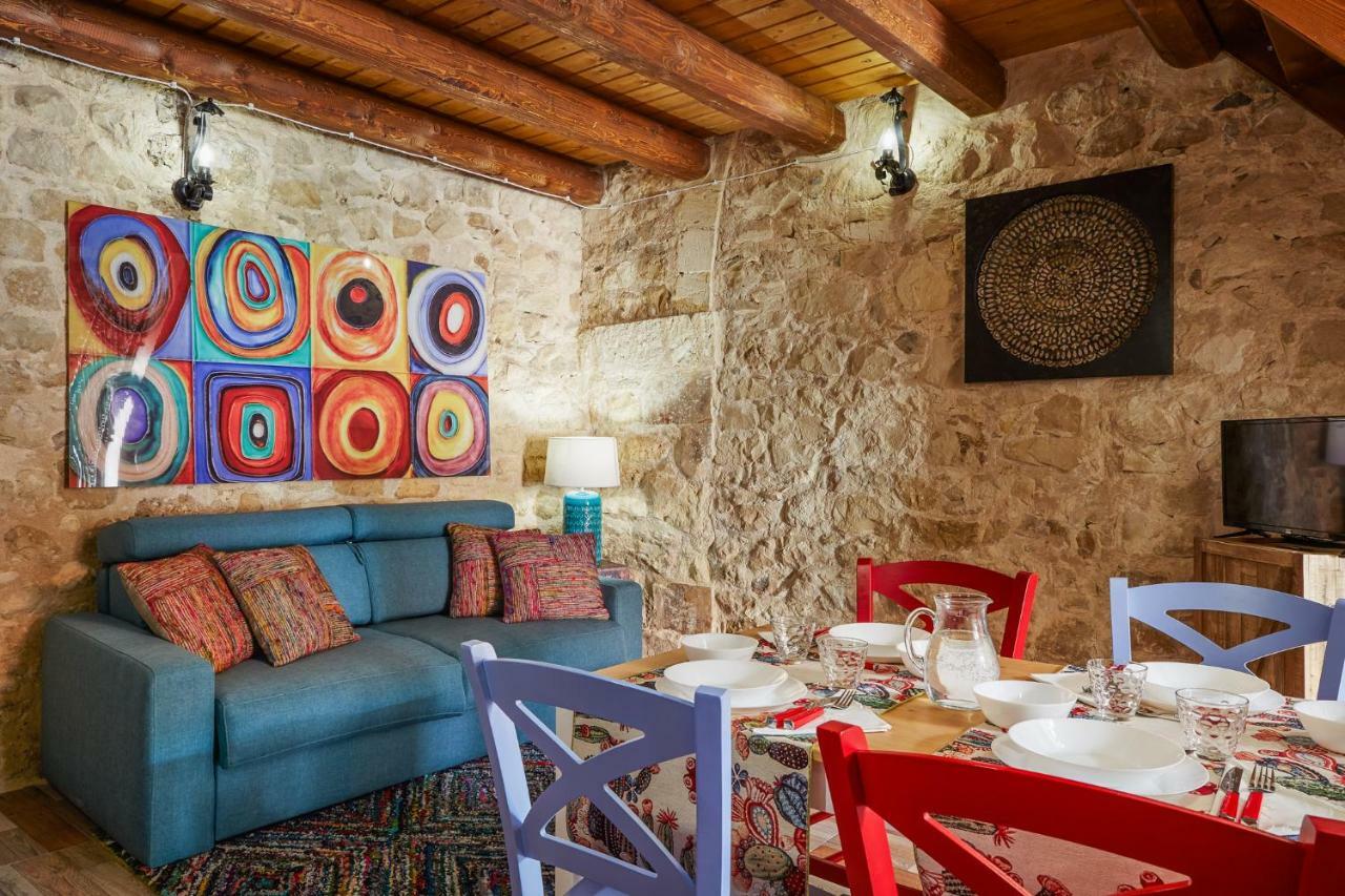 Les Petites Maisons D'elise Apartment *